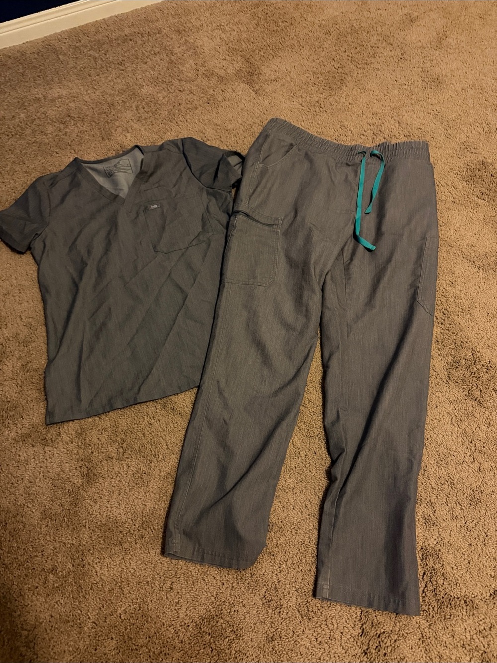 Figs, gray two-piece scrub, set size small /medium